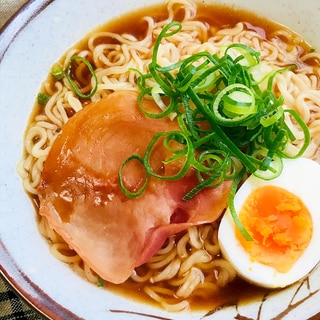 インスタントラーメン●ハムチャーシュー